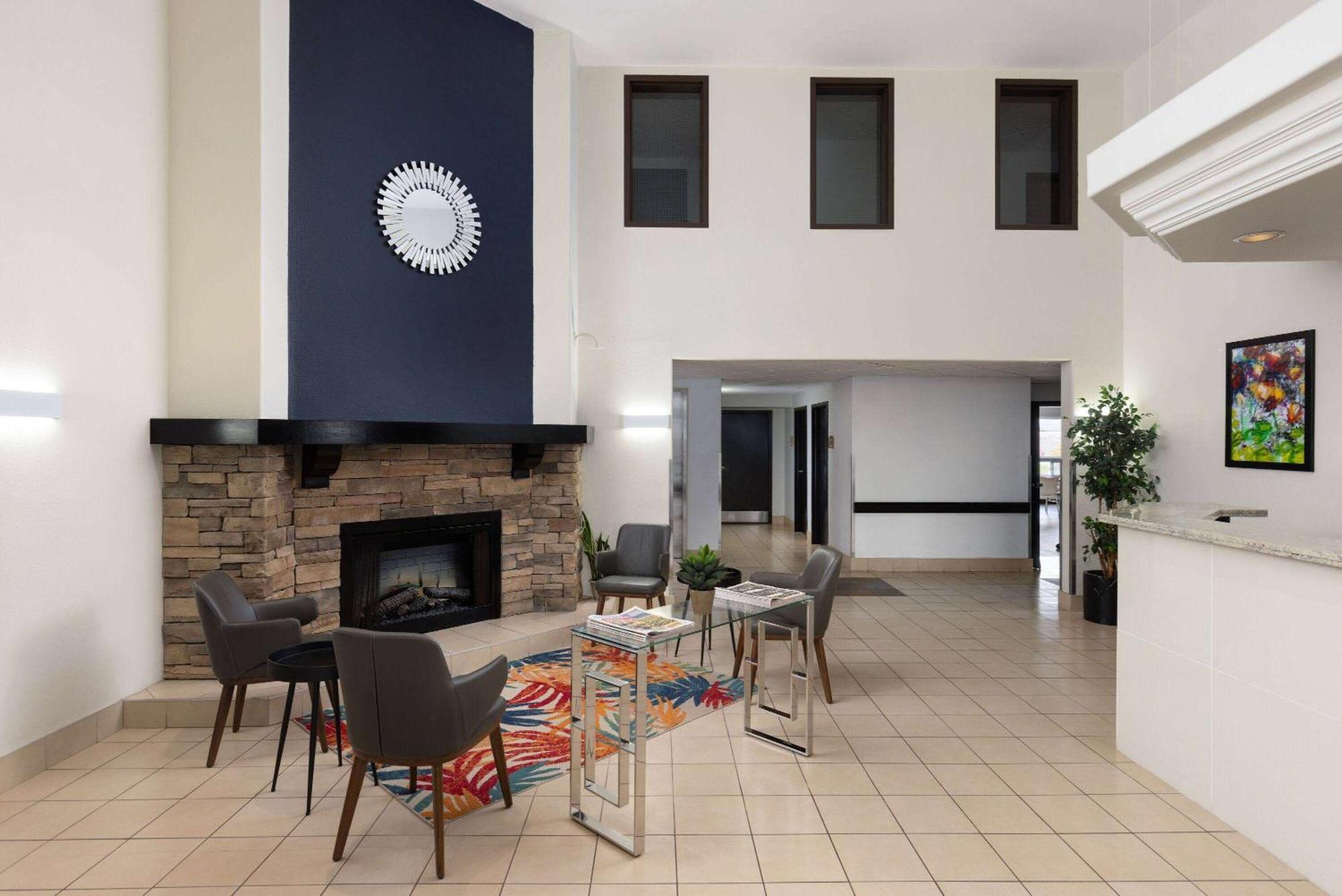 Super 8 by Wyndham St-Jerome Hotel Saint-Jerome Eksteriør billede